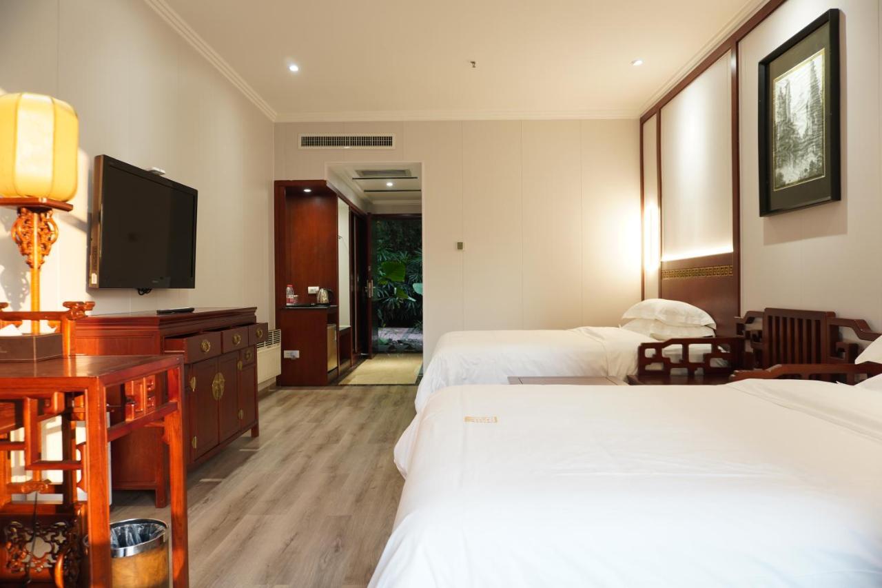 Guilin Yi Characteristic Hotel Coltd מראה חיצוני תמונה